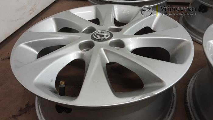 Velgen set van een Opel Karl 1.0 ecoFLEX 12V 2018