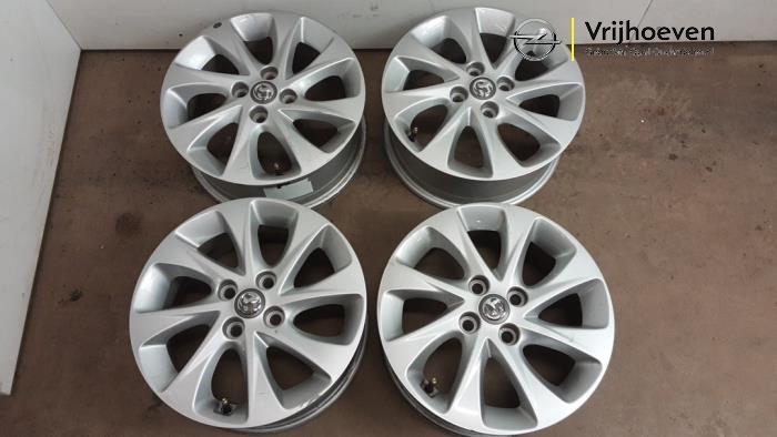 Velgen set van een Opel Karl 1.0 ecoFLEX 12V 2018