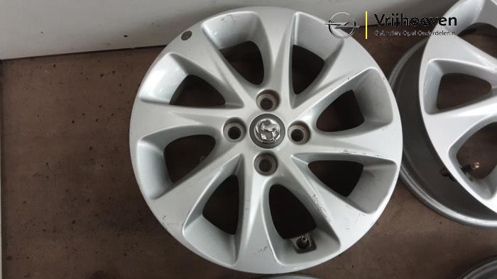 Velgen set van een Opel Karl 1.0 ecoFLEX 12V 2018