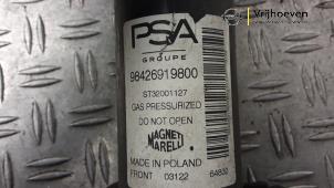 Begagnade Stötdämparstång, vänster fram Opel Mokka 1.2 Turbo 12V Pris € 90,00 Marginaltabell erbjuds av Autodemontage Vrijhoeven B.V.