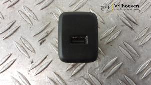 Begagnade AUX/USB-anslutning Opel Karl 1.0 12V Pris € 20,00 Marginaltabell erbjuds av Autodemontage Vrijhoeven B.V.