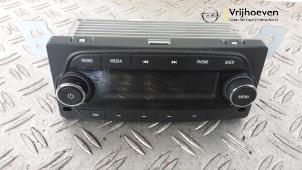 Gebruikte Radio module Opel Karl 1.0 12V Prijs € 100,00 Margeregeling aangeboden door Autodemontage Vrijhoeven B.V.