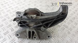 Używane Wspornik silnika Opel Combo Cargo 1.6 CDTI 100 Cena € 25,00 Procedura marży oferowane przez Autodemontage Vrijhoeven B.V.