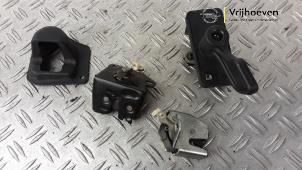 Gebruikte Slotmechaniek achterdeur Bus-Bestel Opel Combo 1.3 CDTI 16V ecoFlex Prijs € 80,01 Inclusief btw aangeboden door Autodemontage Vrijhoeven B.V.