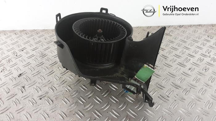 Motor de ventilador de calefactor de un Opel Vectra C Caravan 2.2 DIG 16V 2003