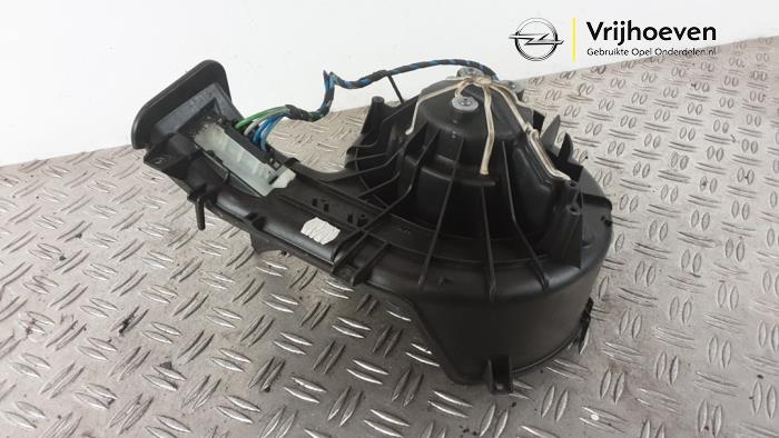 Motor de ventilador de calefactor de un Opel Vectra C Caravan 2.2 DIG 16V 2003