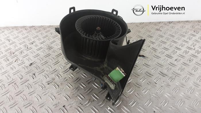 Motor de ventilador de calefactor de un Opel Vectra C Caravan 2.2 DIG 16V 2003