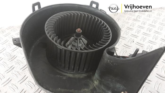 Motor de ventilador de calefactor de un Opel Vectra C Caravan 2.2 DIG 16V 2003