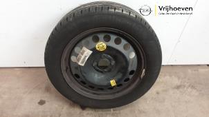 Usados Rueda de repuesto Opel Corsa E 1.4 16V Precio € 60,00 Norma de margen ofrecido por Autodemontage Vrijhoeven B.V.