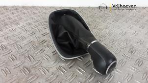 Gebruikte Pookknop Opel Corsa E 1.2 16V Prijs € 45,00 Margeregeling aangeboden door Autodemontage Vrijhoeven B.V.