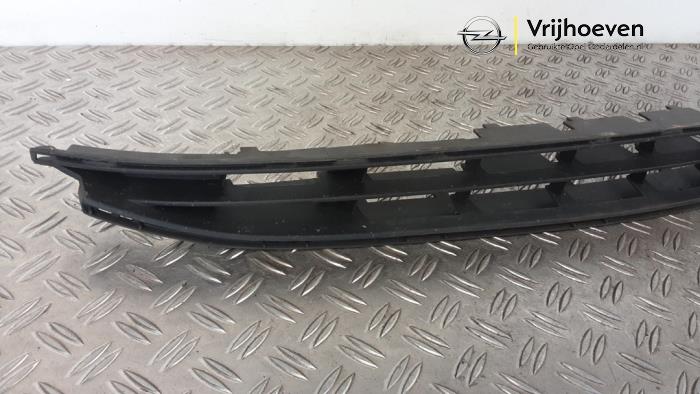 Grille van een Opel Corsa E 1.4 16V 2014