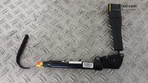 Begagnade Bältessträckare, vänster Opel Mokka X 1.4 Turbo 16V Pris € 125,00 Marginaltabell erbjuds av Autodemontage Vrijhoeven B.V.