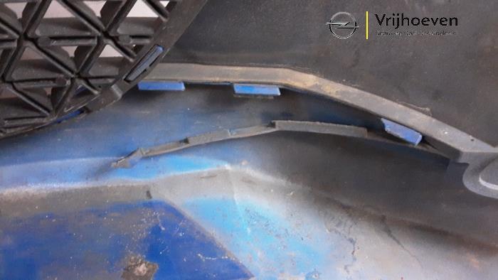 Voorbumper van een Opel Corsa D 1.6i OPC 16V Turbo 2008