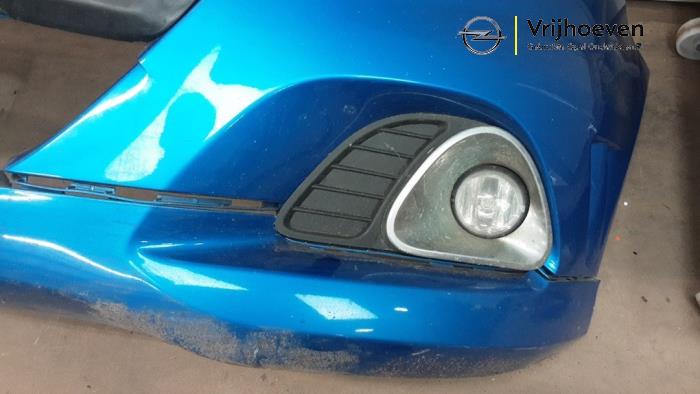 Voorbumper van een Opel Corsa D 1.6i OPC 16V Turbo 2008