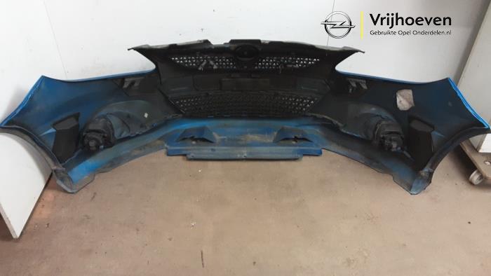 Voorbumper van een Opel Corsa D 1.6i OPC 16V Turbo 2008
