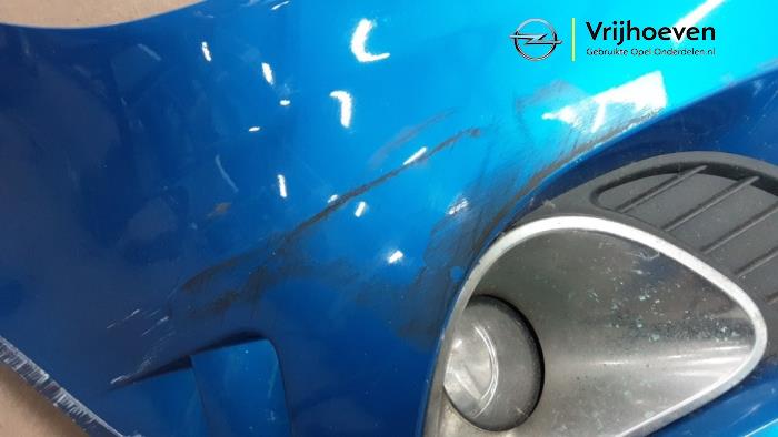 Voorbumper van een Opel Corsa D 1.6i OPC 16V Turbo 2008