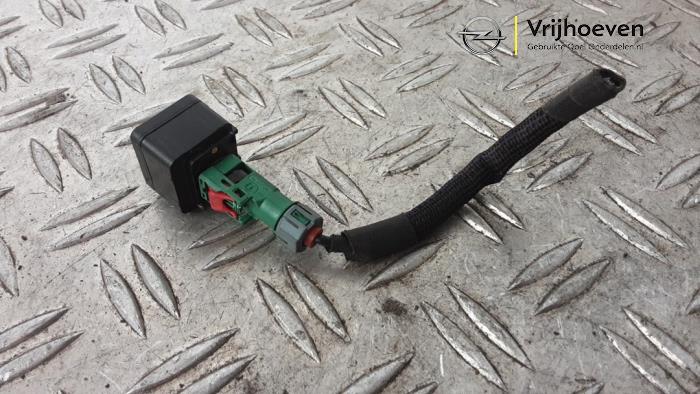 Backkamera från en Opel Astra L Sports Tourer (F4/FC/FN/FR) 1.2 Turbo 130 12V 2023