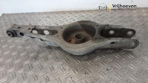 Gebruikte Draagarm onder rechts-achter Opel Insignia Sports Tourer 2.0 CDTI 16V Prijs € 40,00 Margeregeling aangeboden door Autodemontage Vrijhoeven B.V.