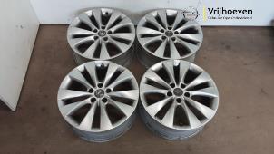 Gebrauchte Felgen Set Opel Astra J GTC (PD2/PF2) 2.0 CDTI 16V ecoFLEX Preis € 200,00 Margenregelung angeboten von Autodemontage Vrijhoeven B.V.