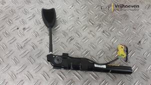 Begagnade Bältessträckare, vänster Opel Adam 1.2 16V Pris € 125,00 Marginaltabell erbjuds av Autodemontage Vrijhoeven B.V.