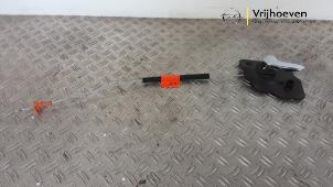 Begagnade Dörrhandtag, 4-dörrars, vänster fram Opel Meriva 1.6 16V Pris € 40,00 Marginaltabell erbjuds av Autodemontage Vrijhoeven B.V.