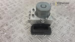 Begagnade ABS-pump Opel Adam 1.2 16V Pris € 90,00 Marginaltabell erbjuds av Autodemontage Vrijhoeven B.V.