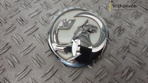 Usagé Commutateur hayon Opel Adam 1.2 16V Prix € 30,00 Règlement à la marge proposé par Autodemontage Vrijhoeven B.V.