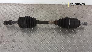 Begagnade Drivaxel, vänster fram Opel Corsa C (F08/68) 1.0 12V Pris € 40,00 Marginaltabell erbjuds av Autodemontage Vrijhoeven B.V.