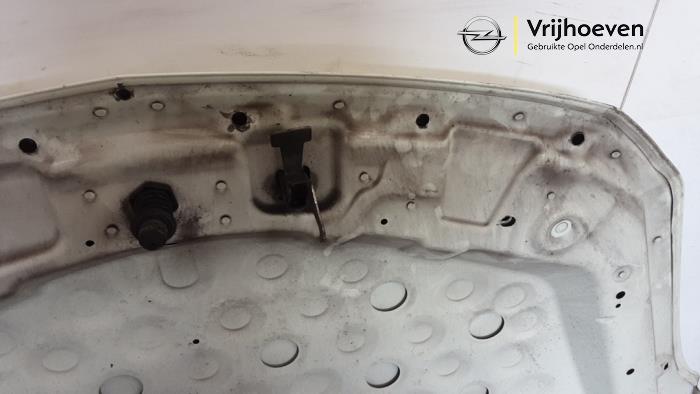Motorhuv från en Opel Corsa D 1.4 16V Twinport 2011