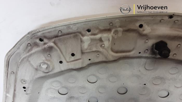 Motorhuv från en Opel Corsa D 1.4 16V Twinport 2011