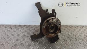 Gebruikte Fusee rechts-voor Opel Astra H Twin Top (L67) 1.8 16V Prijs € 35,00 Margeregeling aangeboden door Autodemontage Vrijhoeven B.V.