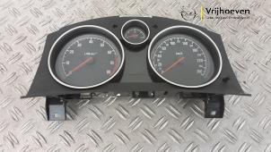 Używane Tablica rozdzielcza Opel Astra H Twin Top (L67) 1.8 16V Cena € 75,00 Procedura marży oferowane przez Autodemontage Vrijhoeven B.V.