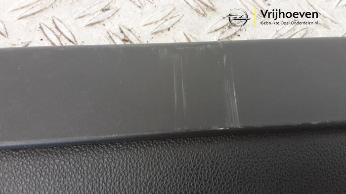 Dekzeil Bagageruimte van een Opel Astra J Sports Tourer (PD8/PE8/PF8) 1.6 Turbo 16V 2012