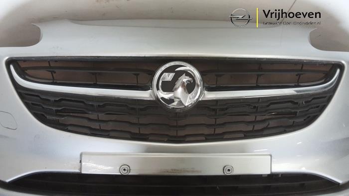 Voorbumper van een Opel Corsa E 1.4 16V 2016