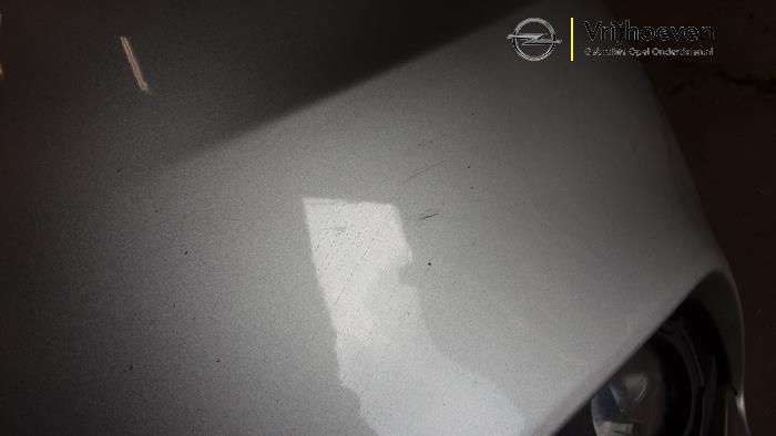 Voorbumper van een Opel Corsa E 1.4 16V 2016