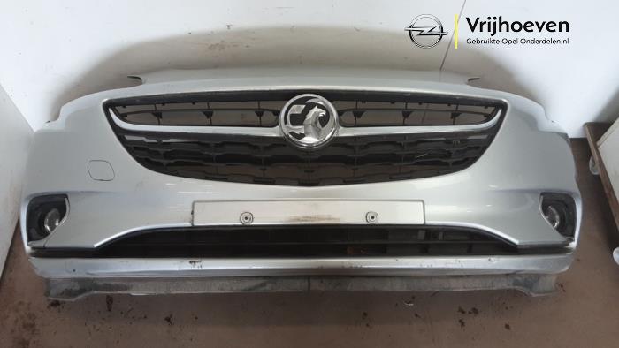 Voorbumper van een Opel Corsa E 1.4 16V 2016