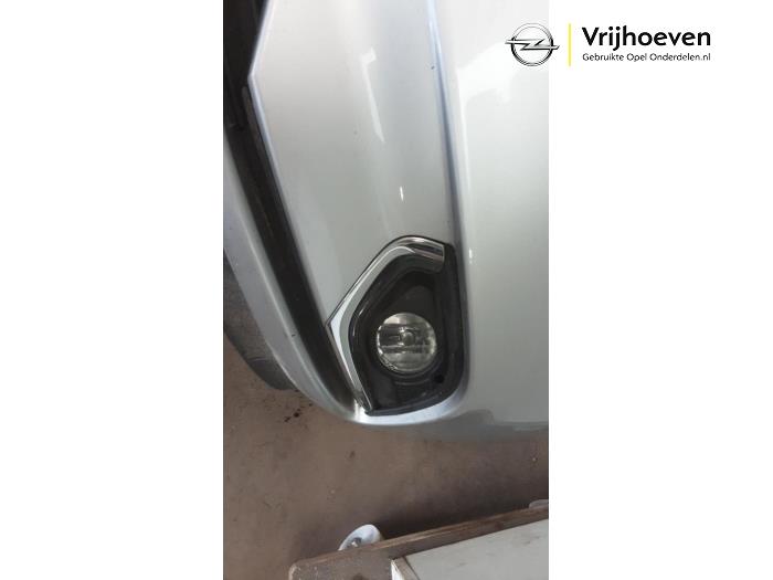 Voorbumper van een Opel Corsa E 1.4 16V 2016