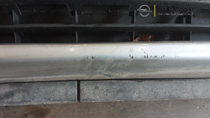 Voorbumper van een Opel Corsa E 1.4 16V 2016