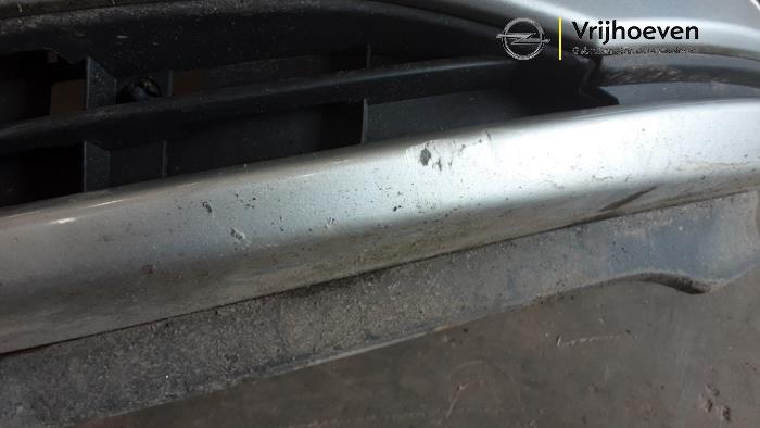 Voorbumper van een Opel Corsa E 1.4 16V 2016