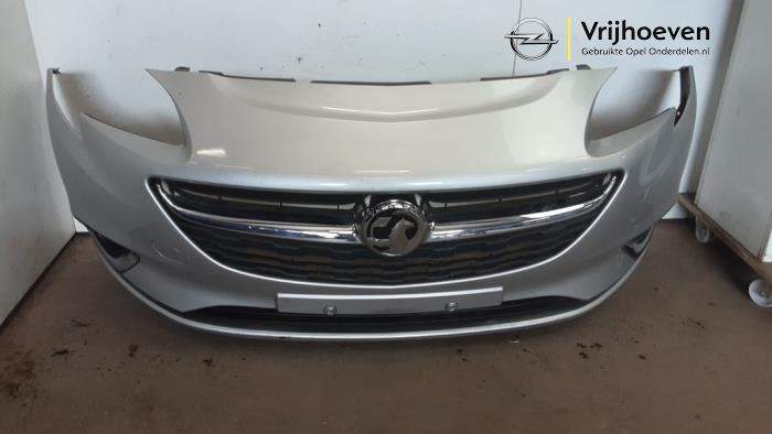 Voorbumper van een Opel Corsa E 1.4 16V 2016