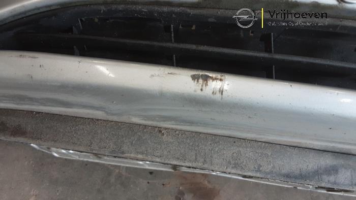 Voorbumper van een Opel Corsa E 1.4 16V 2016