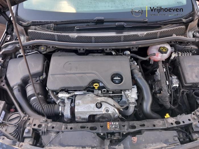 Motor från en Opel Astra K Sports Tourer 1.6 CDTI 110 16V 2018