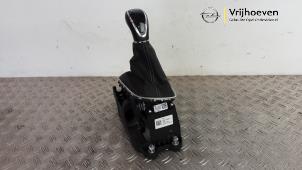 Gebruikte Versnellingspook Opel Astra K Sports Tourer 1.2 Turbo 12V Prijs € 50,00 Margeregeling aangeboden door Autodemontage Vrijhoeven B.V.