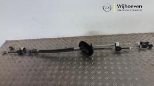 Gebruikte Schakelkabel Versnellingsbak Opel Astra K Sports Tourer 1.4 Turbo 16V Prijs € 75,00 Margeregeling aangeboden door Autodemontage Vrijhoeven B.V.