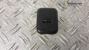 Begagnade AUX/USB-anslutning Opel Karl 1.0 12V Pris € 20,00 Marginaltabell erbjuds av Autodemontage Vrijhoeven B.V.