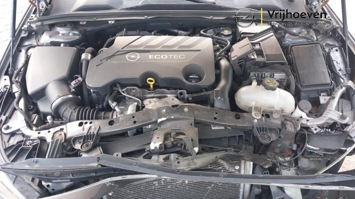 Motor från en Opel Insignia Grand Sport 2.0 CDTI 16V 2017