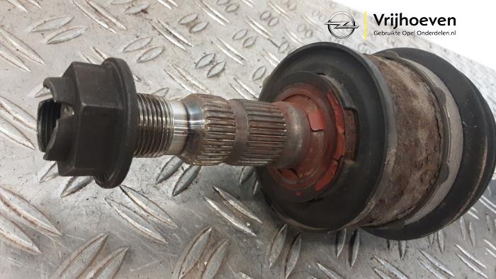 Aandrijfas links-voor van een Opel Astra K 1.4 Turbo 16V 2017