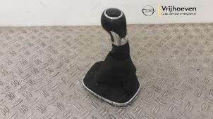 Gebruikte Pookknop Opel Corsa E 1.4 16V Prijs € 50,00 Margeregeling aangeboden door Autodemontage Vrijhoeven B.V.