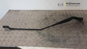 Gebruikte Ruitenwisserarm voor Opel Vivaro 1.6 CDTI BiTurbo 120 Prijs € 25,00 Inclusief btw aangeboden door Autodemontage Vrijhoeven B.V.