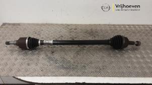 Begagnade Drivaxel, höger fram Opel Combo Cargo 1.5 CDTI 100 Pris € 140,00 Inklusive moms erbjuds av Autodemontage Vrijhoeven B.V.